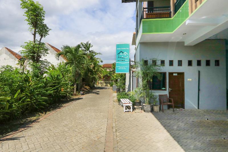 Oyo 2453 Artha Graha Vip Hotel Banyuwangi  Exterior photo